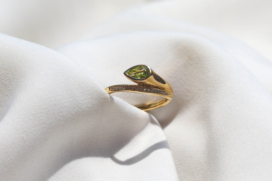 PERIDOT TWIST RING