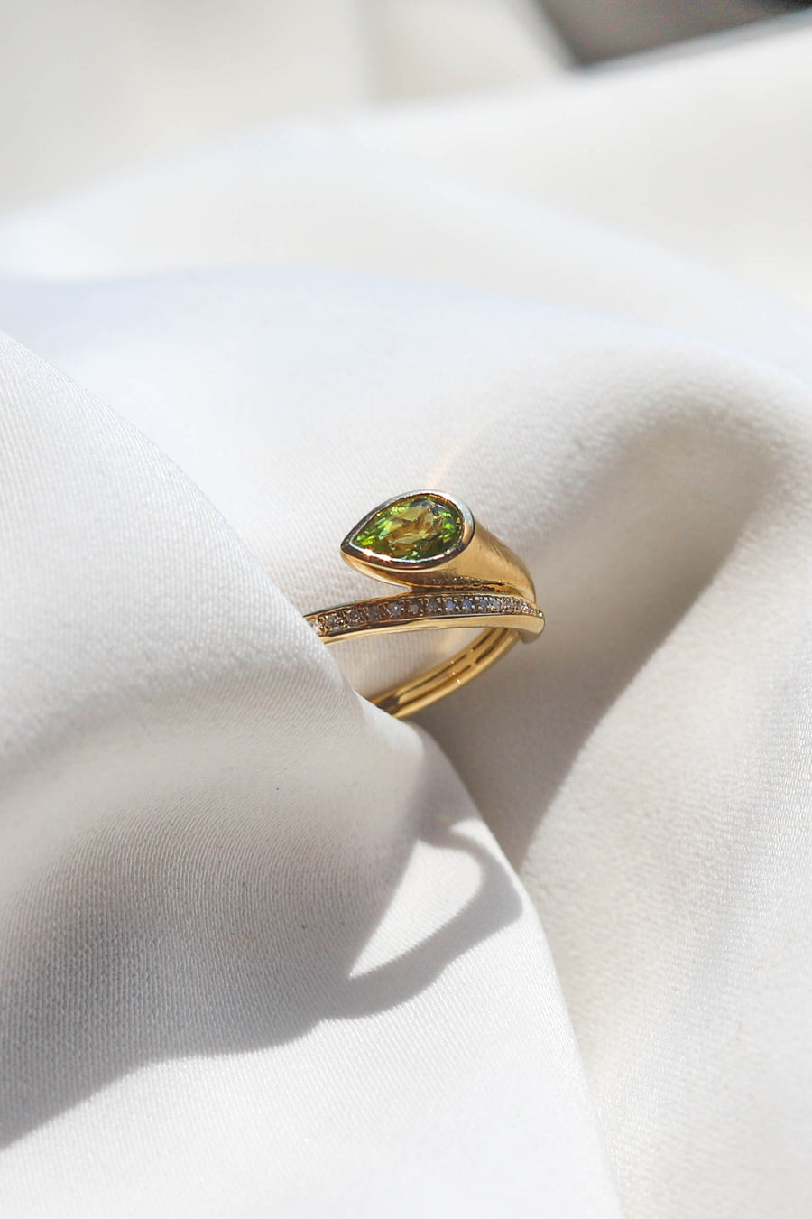 PERIDOT TWIST RING