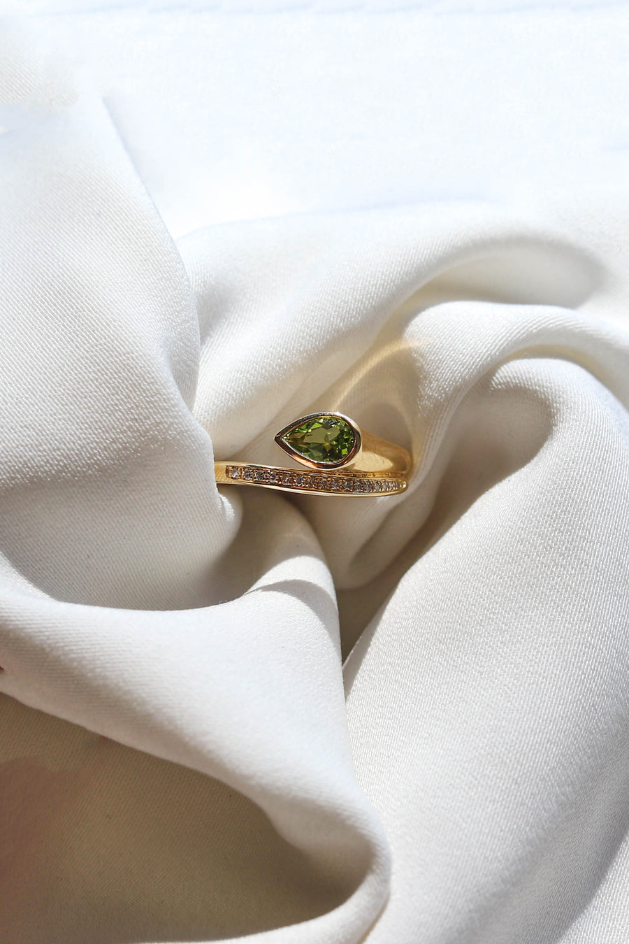 PERIDOT TWIST RING