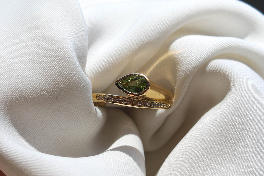 PERIDOT TWIST RING