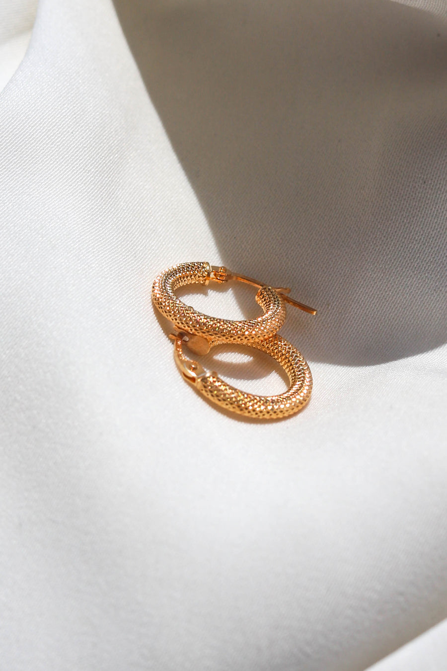 GOLD SNAKE SKIN HOOP