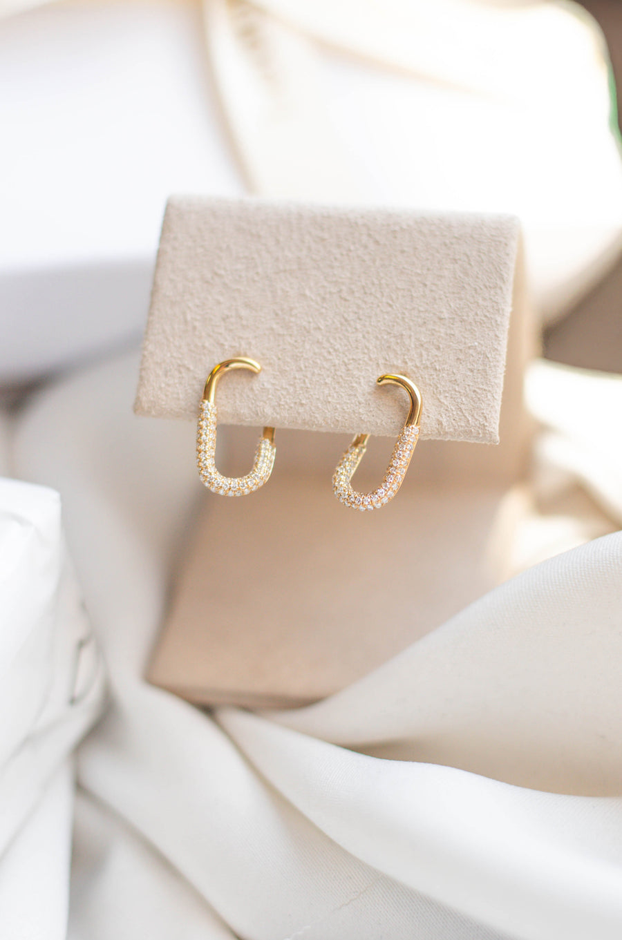 PAPERCLIP DIAMOND EARRINGS GOLD